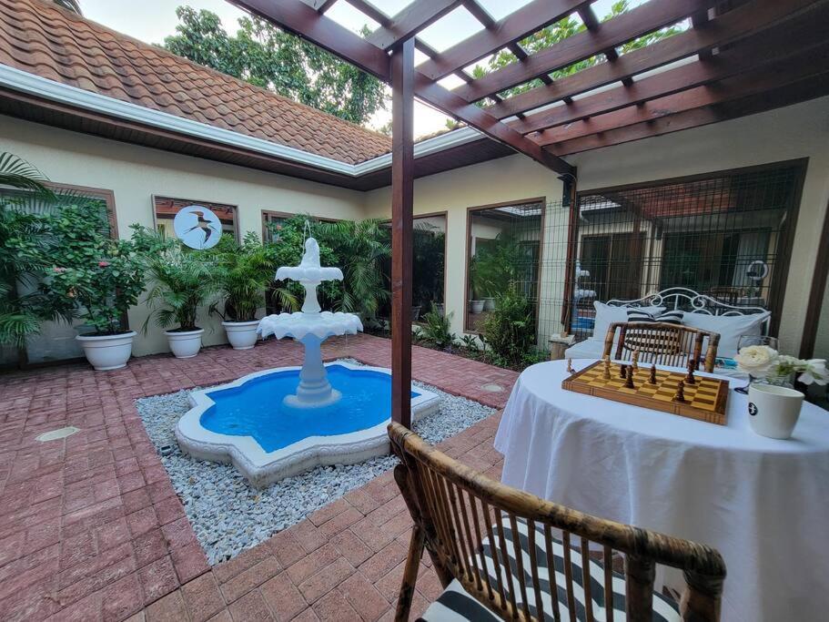 Vive Utila - Bed & Breakfast Exterior photo