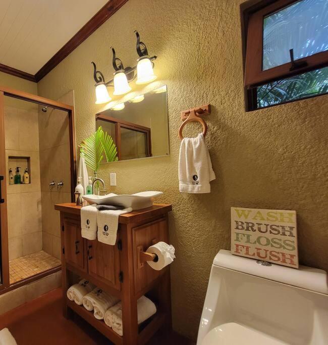 Vive Utila - Bed & Breakfast Exterior photo